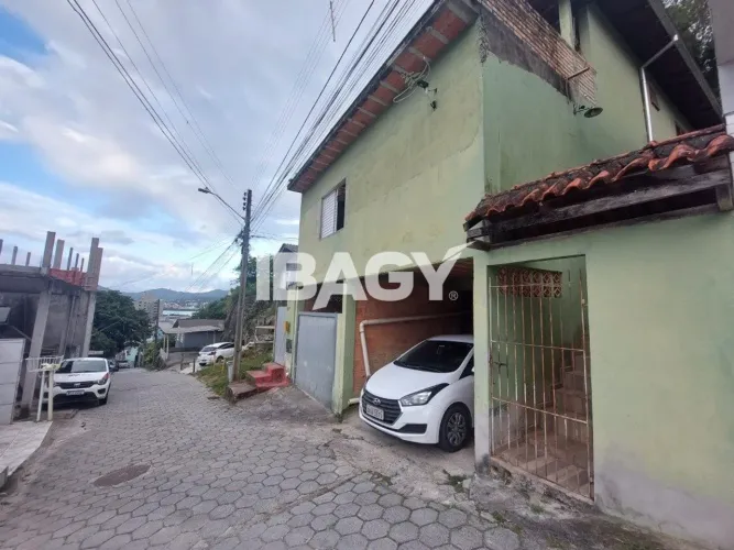 Excelente Casa 2 dormitório(s) em Agronomica - Florianopolis