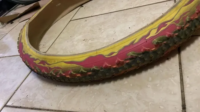 Vee rube flame antigo Kevlar - Pneu aro 26 (NOS)