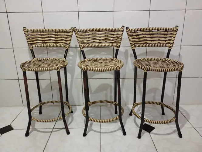 Banquetas Altas de Ferro com Fibra