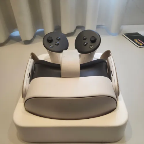 Meta Quest 3S 128GB + Controles + Base | Pouco Uso | Muito Novo