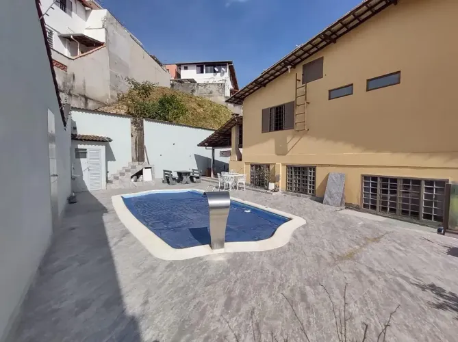 Casa para aluguel e venda possui 639 metros quadrados com 4 quartos