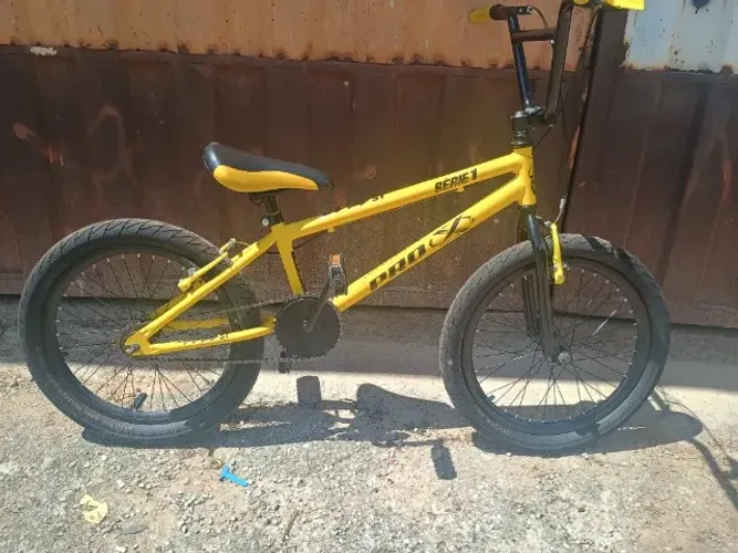 Vende-se BICICLETA ARO 20 PRO X foi usada 6 vezes só 