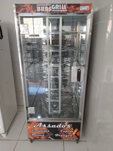 Máquina giratória para assados