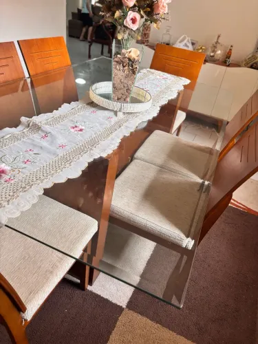Mesa de jantar com 6 cadeiras