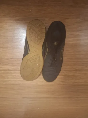 chuteira de futebol umbro tamanho 39