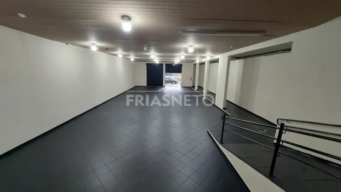 Ponto Comercial Estratégico com 700m² em Frente ao Terminal Vila Sônia