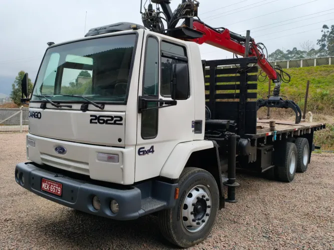 Caminhão Ford cargo 2622 6X4 com Munck Florestal