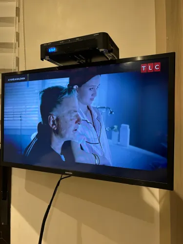 Tv Samsung 32 funcionando perfeitamente com manchas na parte superior
