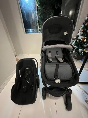 Carrinho de Bebe Moises com Bebe Conforto Kiddo. Acompanha colchão de espuma.