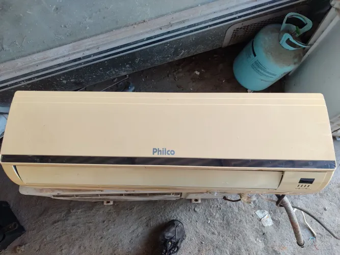 Ar condicionado 12.000 BTUs funcionando perfeitamente