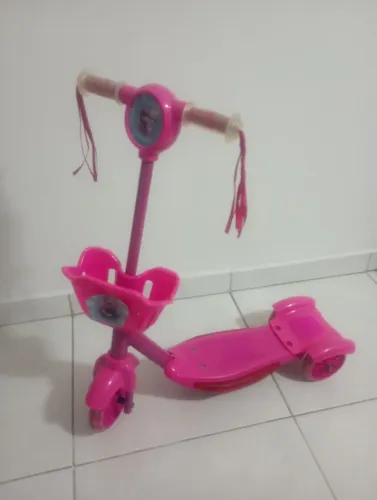 Vendo patinete rosa com led