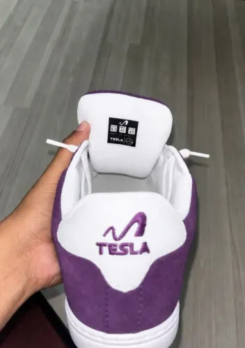 Vendo tênis masculino da tesla n° 41, new balance feminino 37 ,por 400.00 os dois.