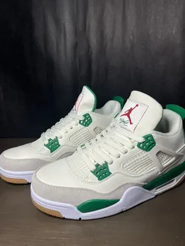 Air Jordan 4 "Pine Green"