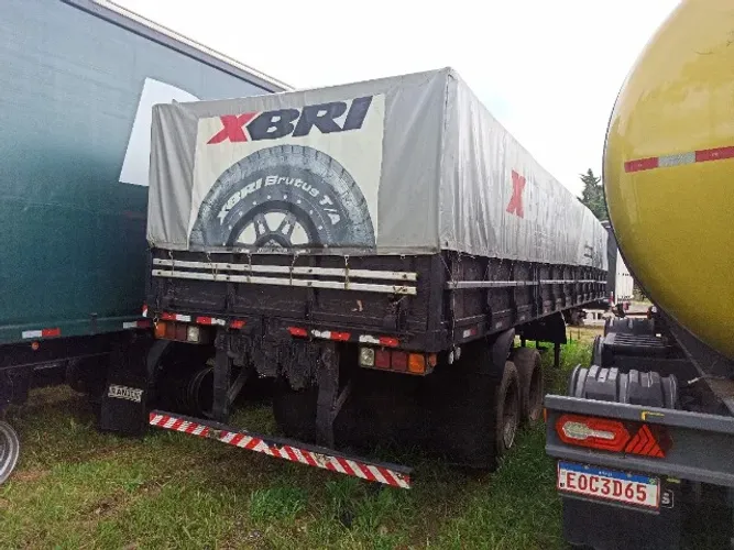 Carreta marca Randon