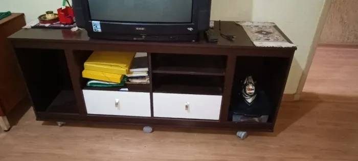 Rack para TV com 2 gavetas