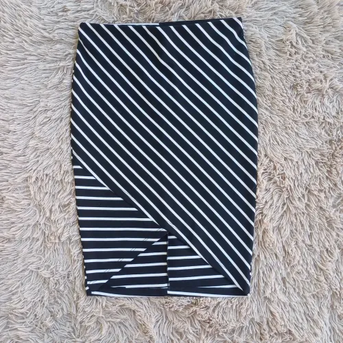 Saias listrada tam M