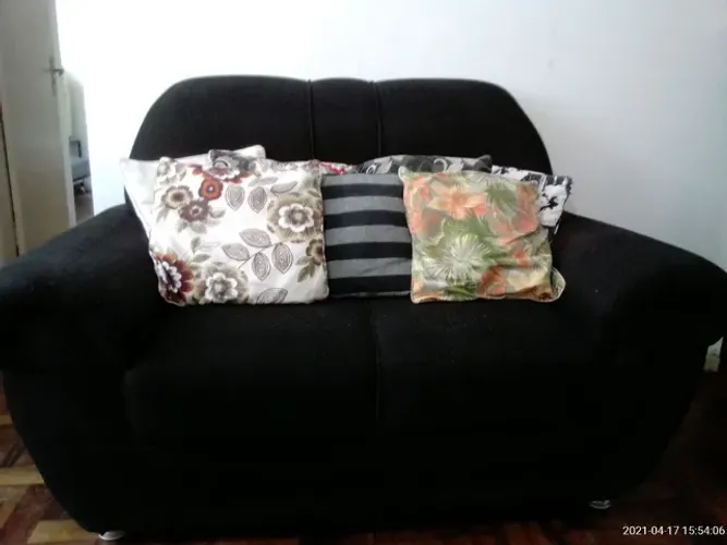 Sofá 2 lugares conservado