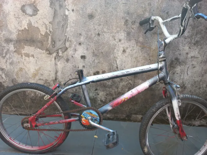 Bicicleta antiga bandeirante para restaurar 