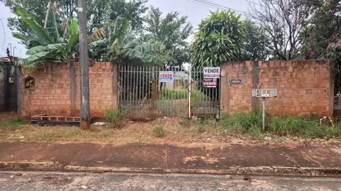 Terreno Jardim Leblon de 420m², 12x35. Todo murado, asfalto, com casa simples
