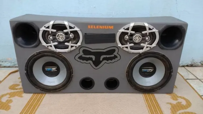 Caixa de som automotiva