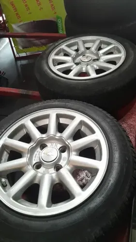 Jogo de rodas aro 15 com pneus 1567 reais a base de troca * 