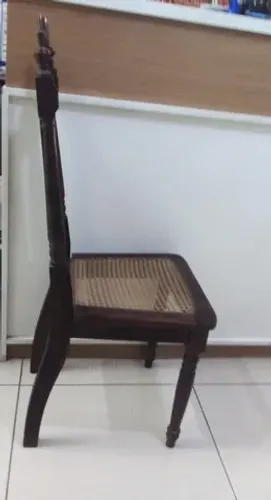 cadeira antiga em palha e madeira