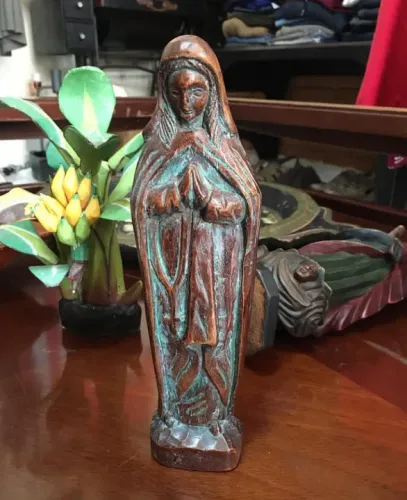 Escultura em madeira da Virgem Maria 24 centímetros de altura 