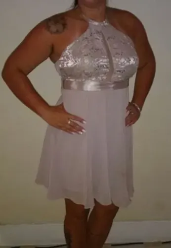 Vendo vestido para usar em casamentos, festa de 15 anos, eventos sociais.