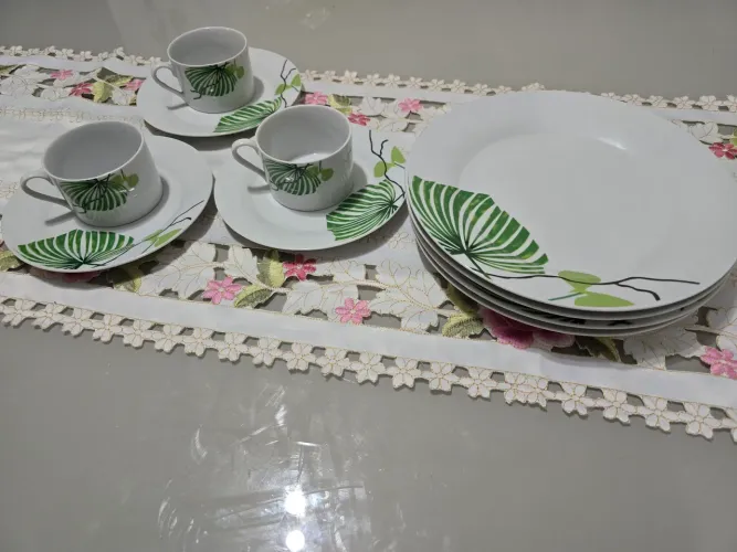 Conjunto 4 pratos com 3 xícaras e Pires 