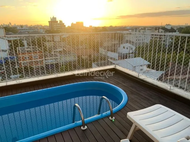 Cobertura em Passo da Areia com 148 m² , 3 quarto(s) , 1 suíte(s) , 2 vaga(s).