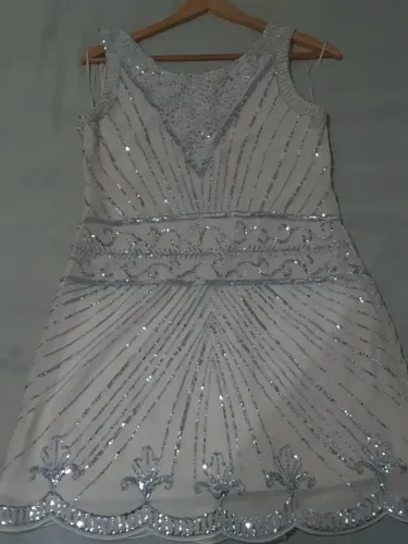 Vestido de festa com brilho elegante