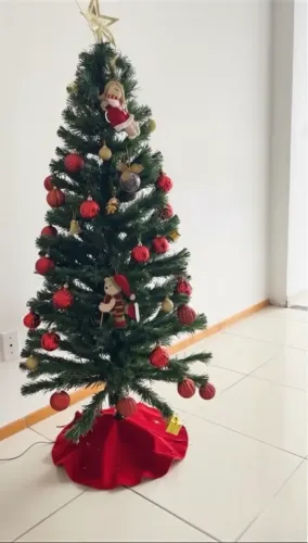 Árvore de Natal com pisca pisca embutido 
