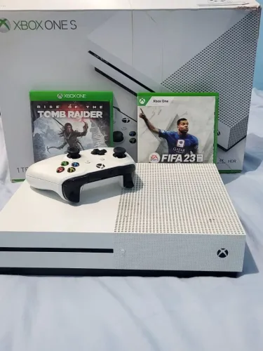 Xbox One S 1TB + 2 Jogos