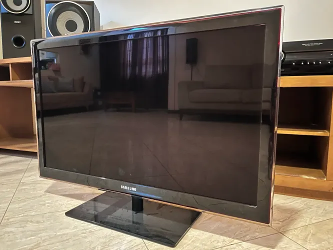 TV LED 40" Samsung Série 5 Full HD 4 HDMI UN40C5000