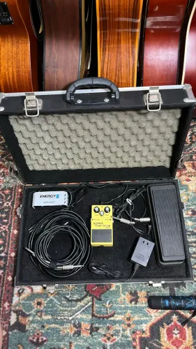 Hard Case pedais + fonte energy 6 + wahwah