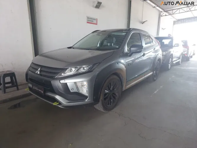 Mitsubishi Eclipse Cross HPE-S Sport 2022 c/44.000km - Falar c/Rose 