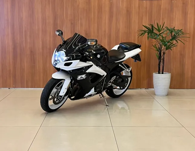 Suzuki 750 TOP de linha 2009