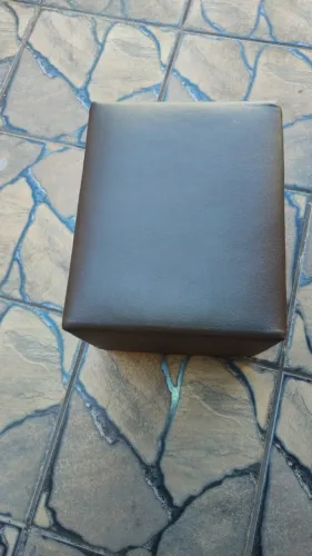 Puf para seu ambiente conservado.