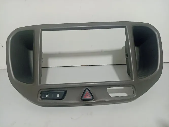 Moldura central Rádio GM Spin 2014 15 16 moldura porta trecos Spin REF * 