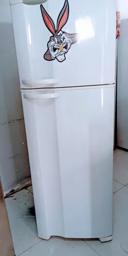 GELADEIRA ELETROLUX FROST FREE (sou de São Mateus zl)