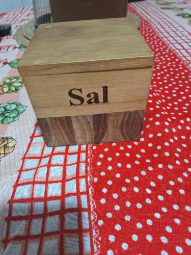 Saleiro moderno em madeira
