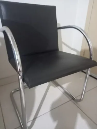 Cadeira em Couro (Braço Aço Inox)