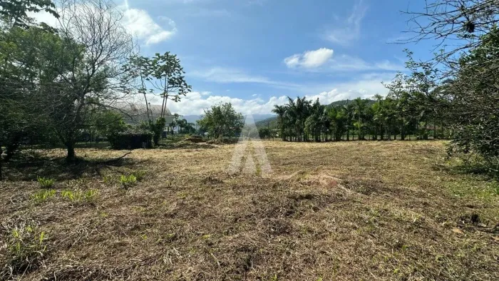 Terreno à venda no bairro Rio Bonito em Joinville, por R$ 1.200.000.00.
