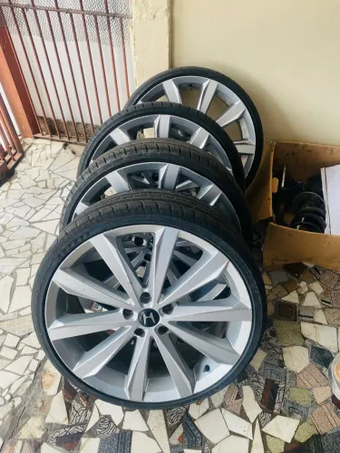 Roda 20 com pneus novos