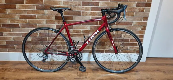 BICICLETA TREK ONE SERIES 1.1 VERMELHA TAM.54 QUADRO M