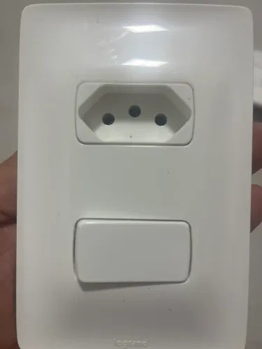Tomada e interruptor de 1 seção LEGRAN PIAL