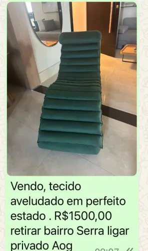 Chaise em tecido aveludado