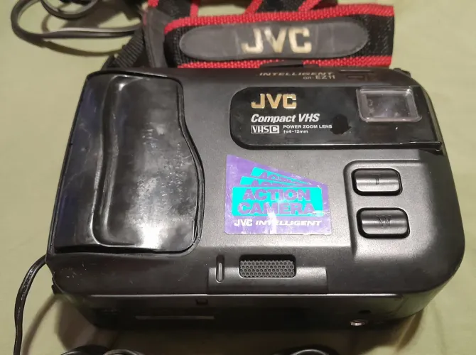 Camera JVC Compact VHS Intelligent GR-EZ11 + 04 fitas de gravação + Bolsa transporte