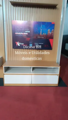 Rack de TV 1,35m largura - Design Moderno