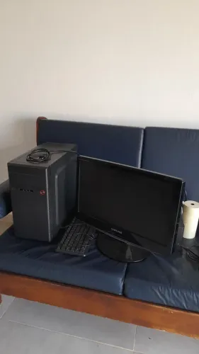 Computador com monitor Samsung teclado e mouse
